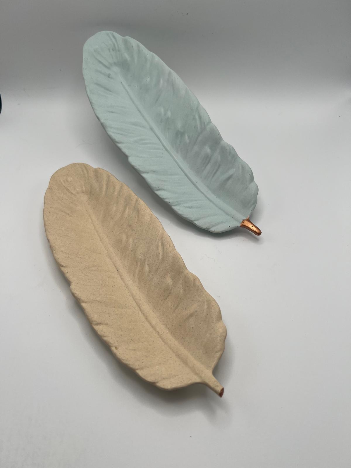 FEATHER HOLD UP
